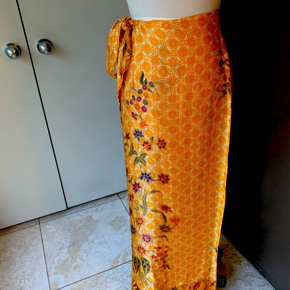 COPY - Silk sarong in a pouch hand made in Indone…